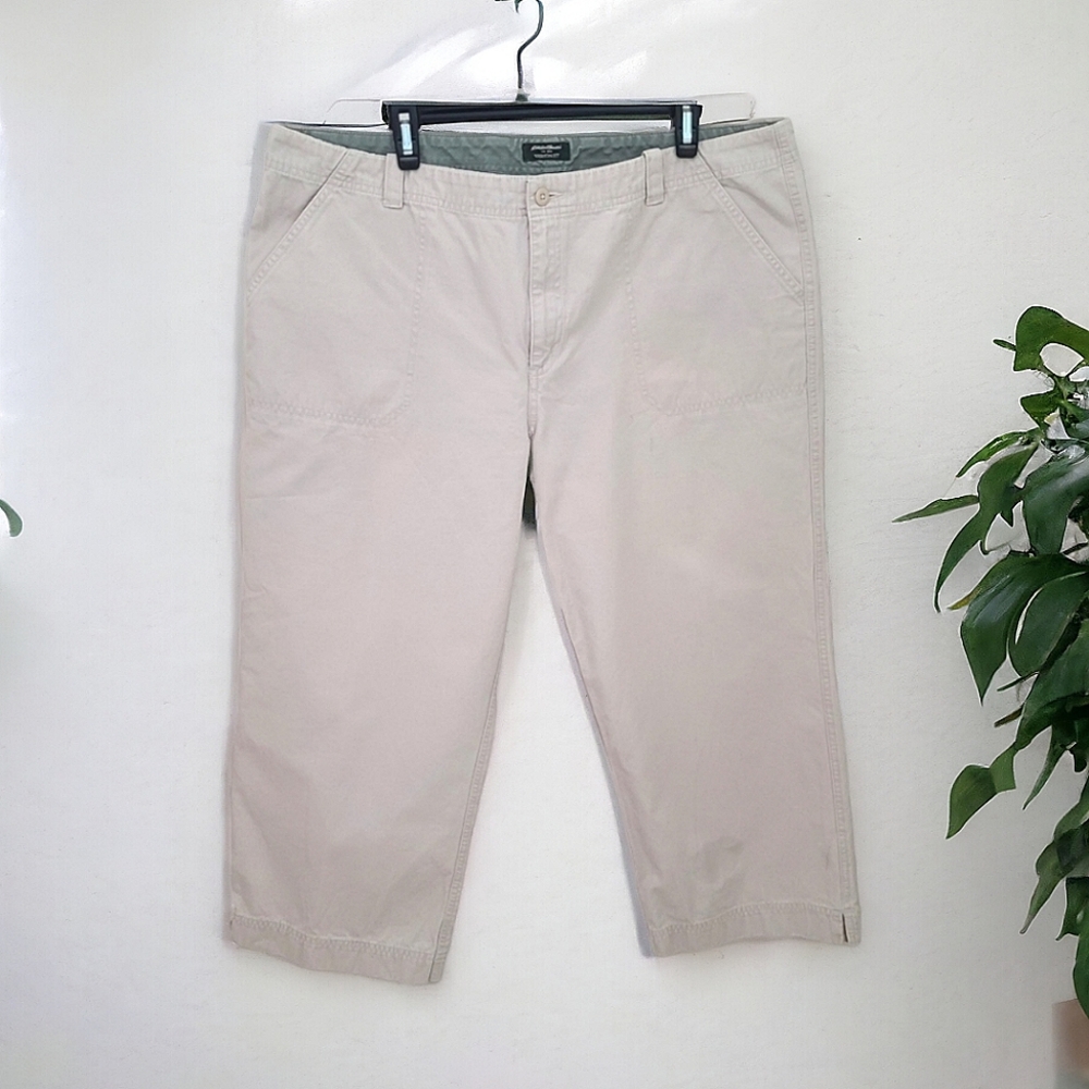 Eddie Bauer Women's Khaki Vashon Fit Cropped Pants Size 18
